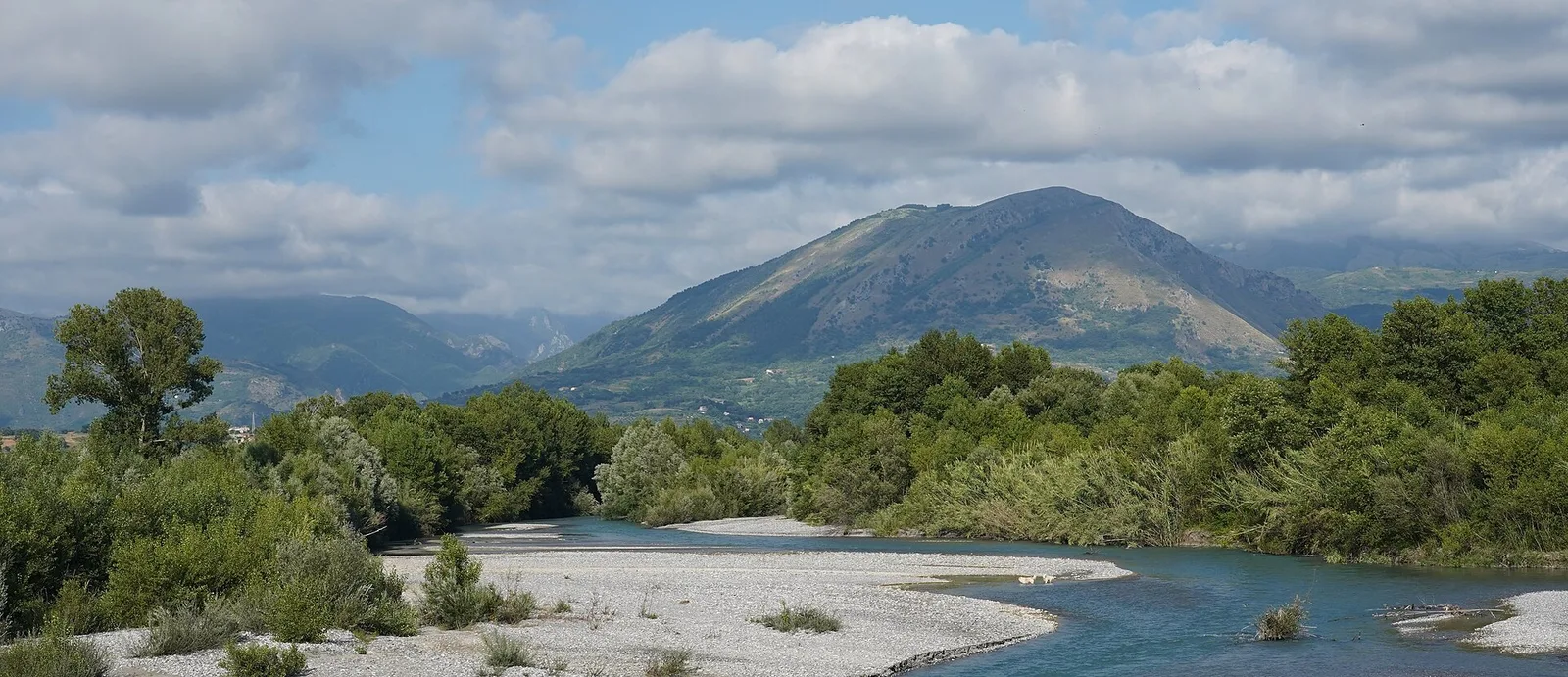 Valle del fiume Lao ai piedi dell’Appennino calabro
