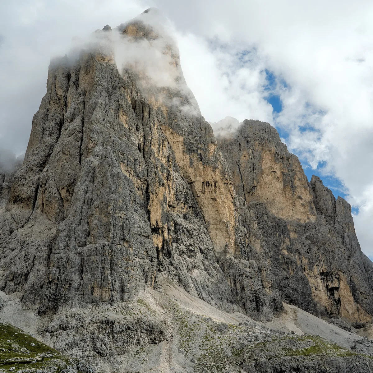 Boschi e pareti dolomitiche presso Pradidali in Trentino